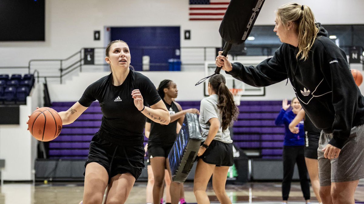 Holy Cross Women's Basketball tweet media