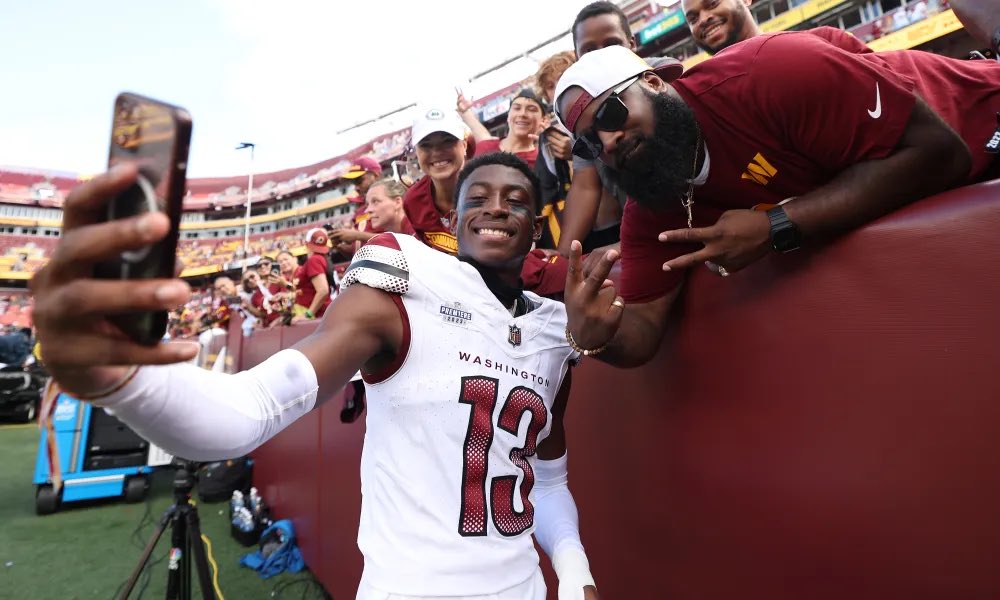 Rob__Paul's tweet photo. Lowest QB rating allowed by NFL rookies through Week 3 (min. 10 targets):

1. Emmanuel Forbes, Commanders (61.1)
2. Christian Izien, Bucs (76.0)
3. Deonte Banks, Giants (77.1)
4. Brian Branch, Lions (83.2)
5. Devon Witherspoon, Seahawks (84.7)
6. Christian Gonzalez, Pats (87.6) https://t.co/nNh50k7pBC