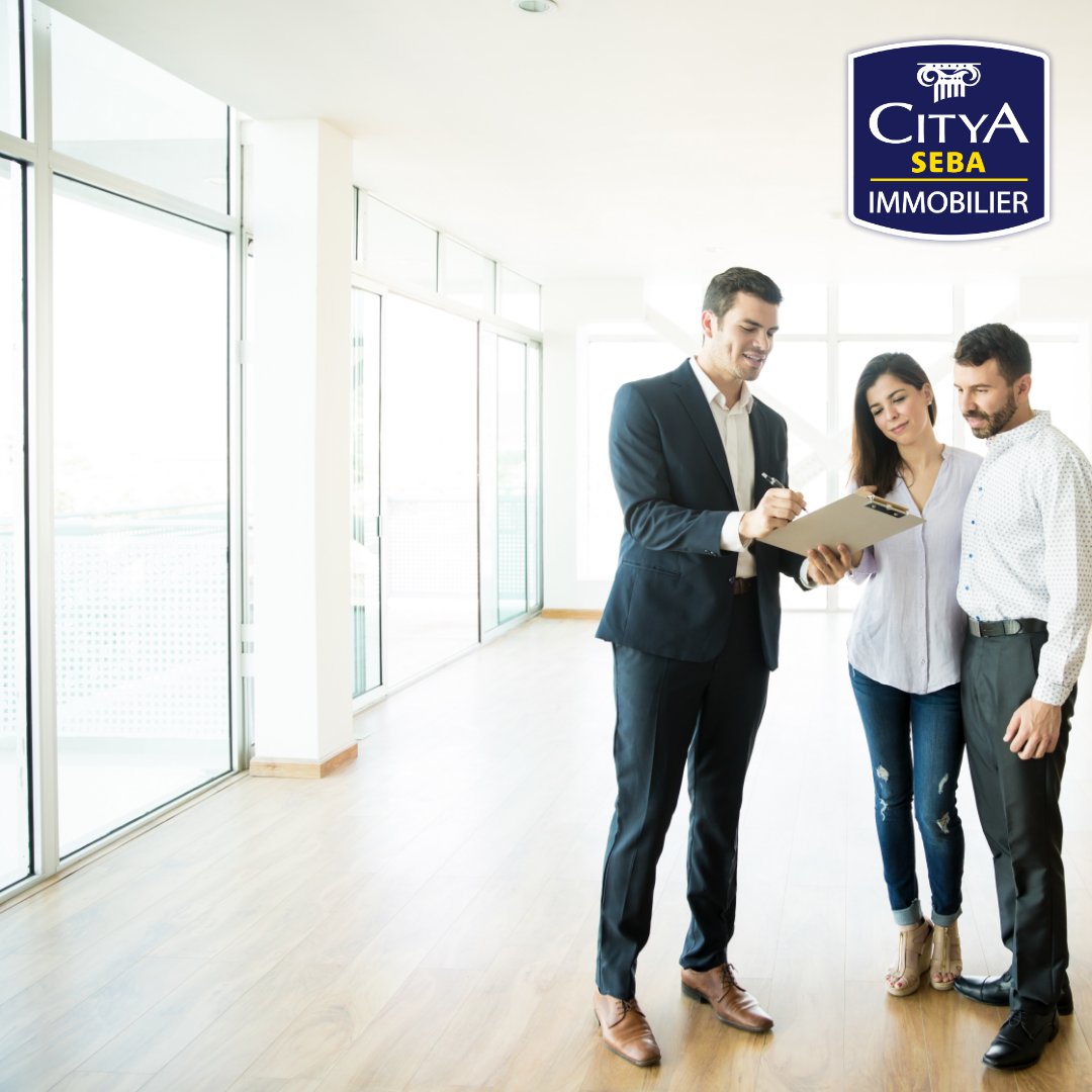 immo_seba's tweet photo. Le prix net vendeur, c'est ce que touche réellement le vendeur après la vente d'un bien immobilier, une fois déduits les frais d'agence et de notaire. 💰 Mais comment le calculer ? Il faut soustraire ces frais du prix de vente total. Par exemple, pour un appartement (1/4) https://t.co/xxo4SaR2K4