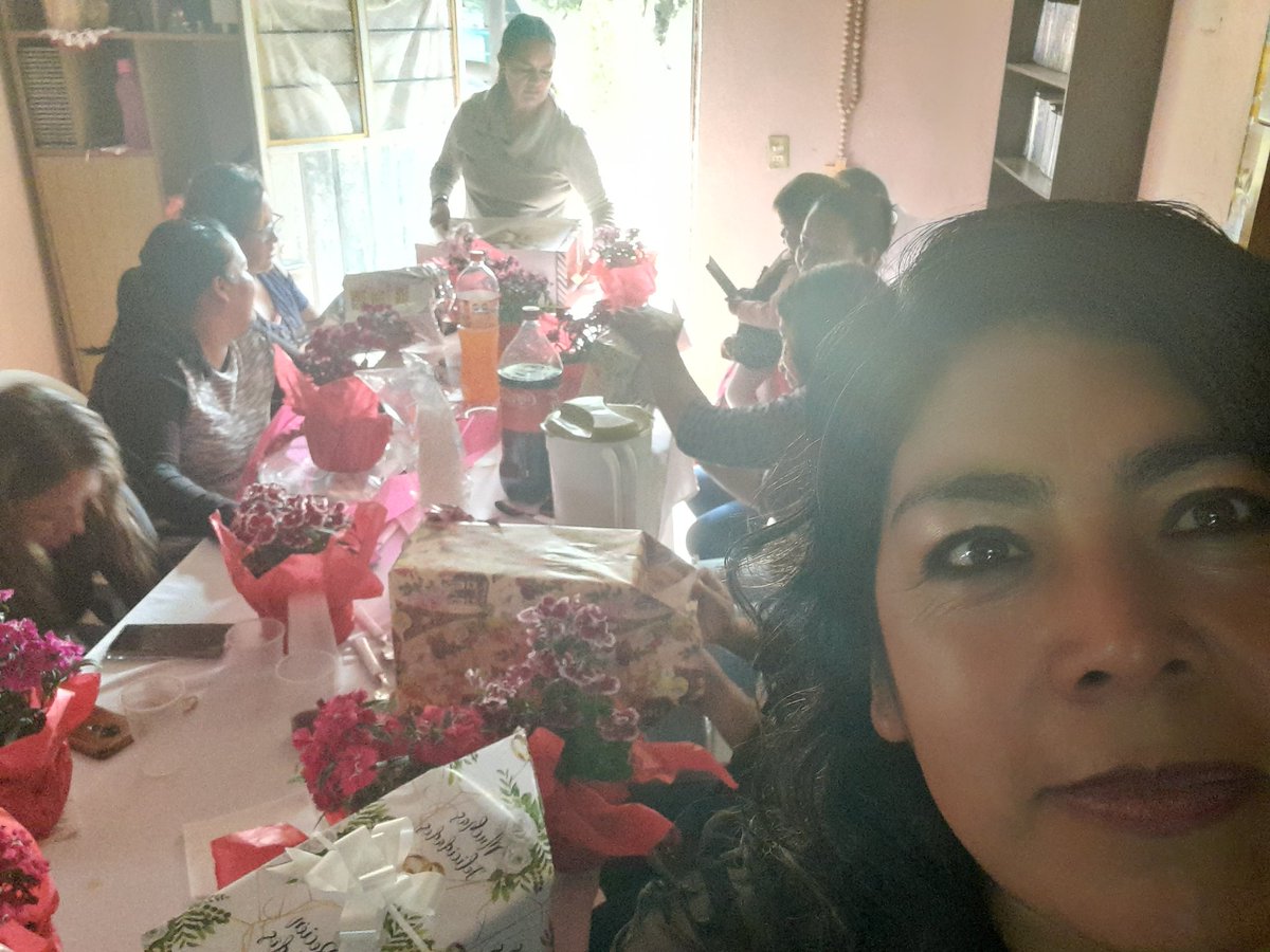 Mediante el trabajo se logra momentos de convivios en la cuál  se forma una bonita amistad ;buenos dias🤗🤗