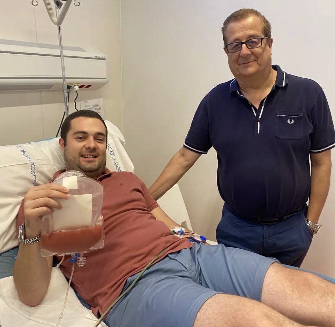 bancsangsantpau's tweet photo. Hace unos años, el padre de Oriol recibió un trasplante de médula ósea. 

Ahora, Oriol ha sido seleccionado para ser el donante de un paciente que lo necesita. 

Historias como estas, nos hacen seguir el camino de los #imparablescontralaleucemia

Moltíssimes gràcies Oriol! 🧡 https://t.co/Ee1DjfNAWn