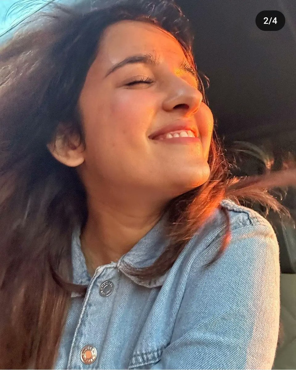 Sathya1922000's tweet photo. So beautiful pic of @ShirleySetia 💖 
#teamshirley #shirleysetia 
@BibssShirley @iNatashaSingh @RiyaaShirley @Sagar_Barapatre @pp_pravesh @jaydeepsudani22 @itsKishankk @Rishadhussain4  @Geet143Music @MehakSeth3 @paayuhart @JoannaMDC15 @k_venkatprasad @aakesh_garg @mad_kingAk14 ☺️ https://t.co/UobE3aOZbx