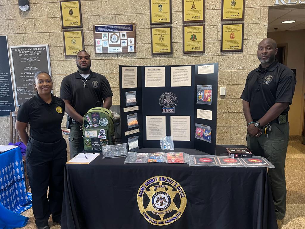 ACSONatchez1's tweet photo. Alcorn State University 

Stand Up Mississippi Initiative - Substance Abuse and Opioid Overdose Prevention Table Display! Magnificent work Sergeant Coulston, Corporal Shropshire, and Deputy Brooks! https://t.co/oIHGLccqM4