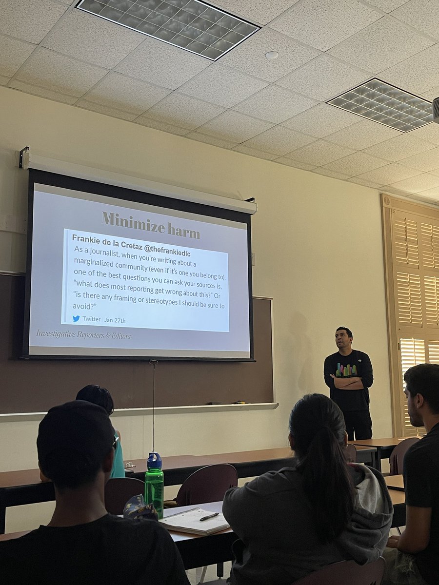 LuccianaChouei1's tweet photo. @fvaraorta Francisco Vara-Orta from Investigative Reporters and Editors @IRE_NICAR talks about different tips to land the best interview #IRE #SJMC #ArtOfTheInterview https://t.co/rX7oAhoT3y