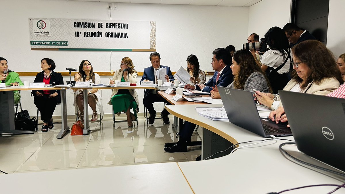 JazminJaimesAl1's tweet photo. #ComisiónDeBienestar hoy sesionamos de manera presencial para analizar las iniciativas pendientes y aprobamos el informe semestral. En trabajo legislativo #Andamos. Y con gustos lo hacemos. #SureñaDeCorazón♥️ https://t.co/UDdy45gann
