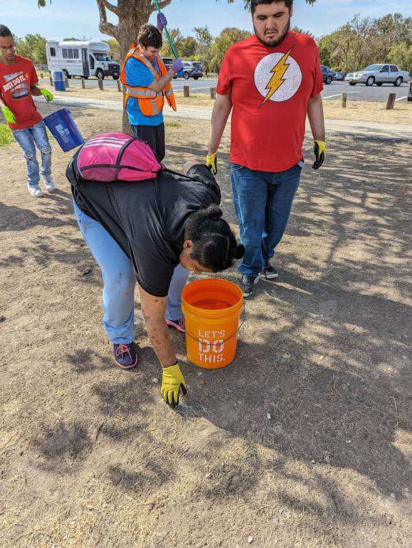 TheReddixJosh's tweet photo. On Wednesdays we help keep our community clean by picking up trash at a local park. Today we brightened up Raymond Rimkus Park. We love serving our community! https://t.co/YQhaeOKccu