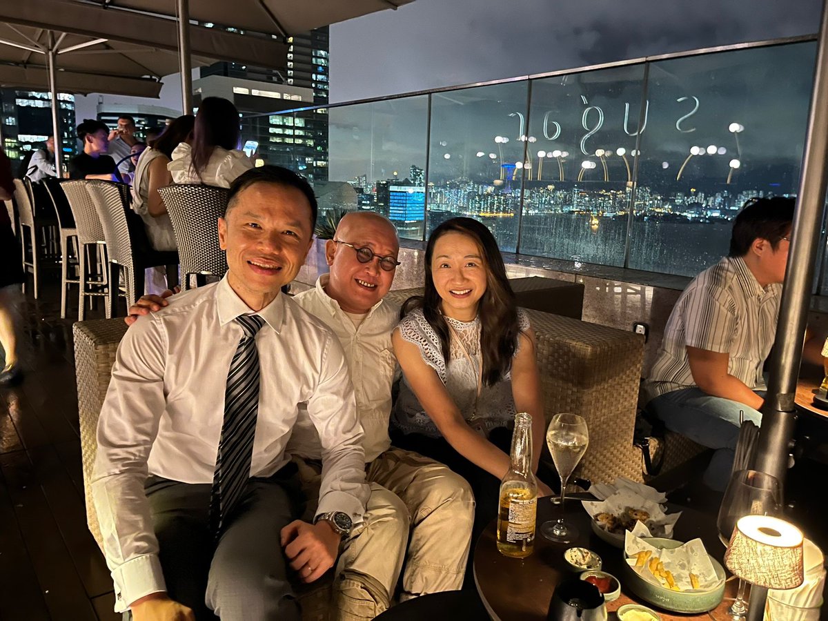 Our Hong Kong team celebrated its official name change to Hartford Underwriting Agency Limited, while also honoring Philip Chan, Head of Asia, on his retirement. Thank you to all the broker partners who joined us! ms.spr.ly/60119lpYb