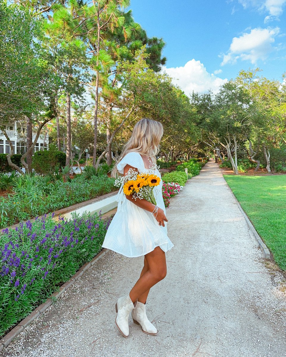 Find us by the sunflowers // the SPANGLE shot by @kaittogden