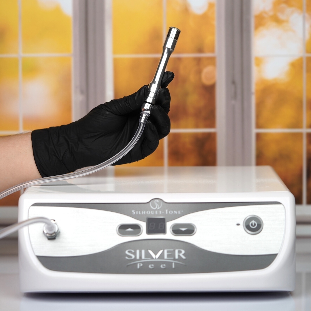 calskinsupply's tweet image. Meet the ✨ SILVER PEEL ✨

A crystal-free device designed for professionals seeking an advanced yet affordable unit that offers optimal cost-efficiency with minimal consumables. 

Click on the link below to learn more.
californiaskincaresupply.com/Silver-Peel/

#silverpeel #spaequipment #CSS