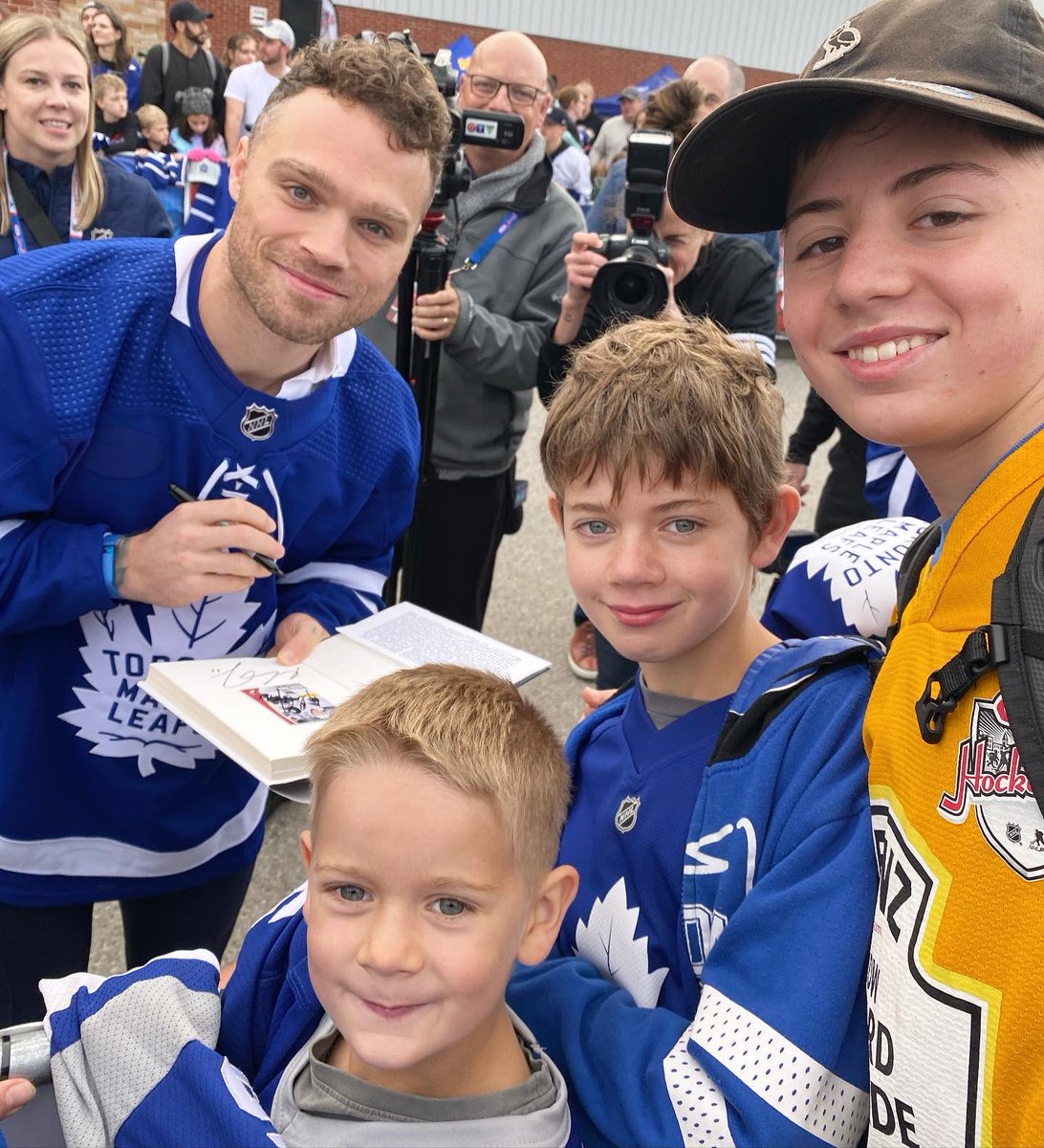 aliaregier's tweet photo. @MapleLeafs Thanks @maxdomi 🙌🏼 https://t.co/br3fXSxd8y