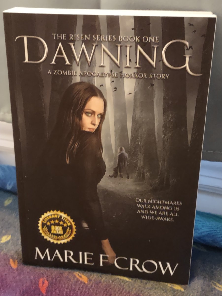 Checking out a zombie series from #MarieFCrow . She was fun to chat with and I loved her sign.
#MarieFCrow
#B323 #BooksBooksBooks #6FeetunderBooks