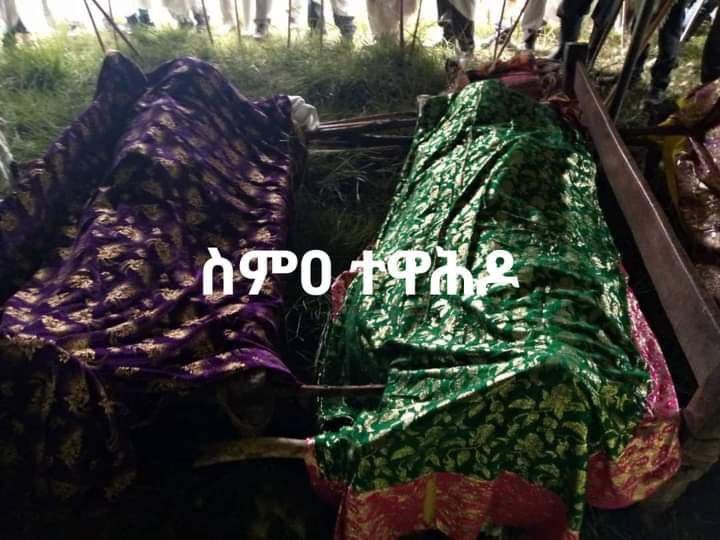 AltayeEthiopia's tweet photo. ዜና ሰማእታት…! 💔💔💔💔💔💔💔💔
ለምን እንተኛለን በጠላቶቻችን ላይ እንዝመት don’t even blink 💔💔💔
"…ትናንት መስከረም 15/2016 ዓም በኦሮምያ ክልል በአርሲ ሀገረ ስብከት በሆንቆሎ ወረዳ ቤተ ክህነት ቦሌ እግዚአብሔር አብ ቤተ ክርስቲያን ዕጣ የወደቀባቸው ምስኪን የኢትዮጵያ ኦርቶዶክስ ተዋሕዶ ቤተክርስቲያን አገልጋይ ካህናት እና ምዕመናን የኢሬቻ በዓል ከመከበሩ በፊት በኦሮሞ ነፃ አውጪ ሠራዊት ታርደው ማደራቸውን ስምዐ ተዋሕዶ ዘግቧል።

"…ትናንት ምሽት ማታ ከ4:00 እስከ 5:00 ባለው ጊዜ ውስጥ ውስጥ በተፈጸመው ዘግናኘረ ጭፍጨፋ በመጀመሪያ የደብሩ አለቃ ቤት በመግባት የመምህሩን ሚስት እና ልጃቸውን ከገደሉ በኋላ በመቀጠል አራጆቹ መ/ር ዳዊት ጌታቸው፣ አበጀ ከበደ፣ ሞገስ ክንፈ፣ መርሻ ፣ ሽመልስ ተስፋዬ፣ እመቤት ስሜ፣ ቡሩክ እና መምሬ ዘሪሁንን አርደው ደማቸውንም ተቀባብለው ጠጥተውና ተቀብተው መሄዳቸው ተነግሯል።  

"…በዚሁ ጭካኔ የተሞላበት ጥቃት ተጎድተው በሕክምና ላይ ያሉ አገልጋዮች ይርጋ ሞገስ፣ ባዩ ካዳዬ፣ ምሕረት በላይ ይግባው፣ እቡጤ ውብሸት እና አመለ ምሕረት ናቸው። በግድያው የክልሉ መንግሥትም ጭጭ ያለ ሲሆን ሃገረ ስብከቱም እስከአሁን ያወጣው መግለጫ የለም። አሰቃቂው ግድያ ትናንት እንዲፈጸም የተደረገው ዜናው ተሰራጭቶ የዛሬውን የደመራ በዓል ኦርቶዶክሳውያን በጨለማ እንዲዋሉ ታስቦ እንደነበርም ታውቋል።

"…የዘንድሮው የእሬቻ ግብር በአርሲ ኦርቶዶክሳውያንን በማረድ ተጀምሯል። በቀጣይ ቀናት ደግም ምን ያሰሙን ይሆን…?
