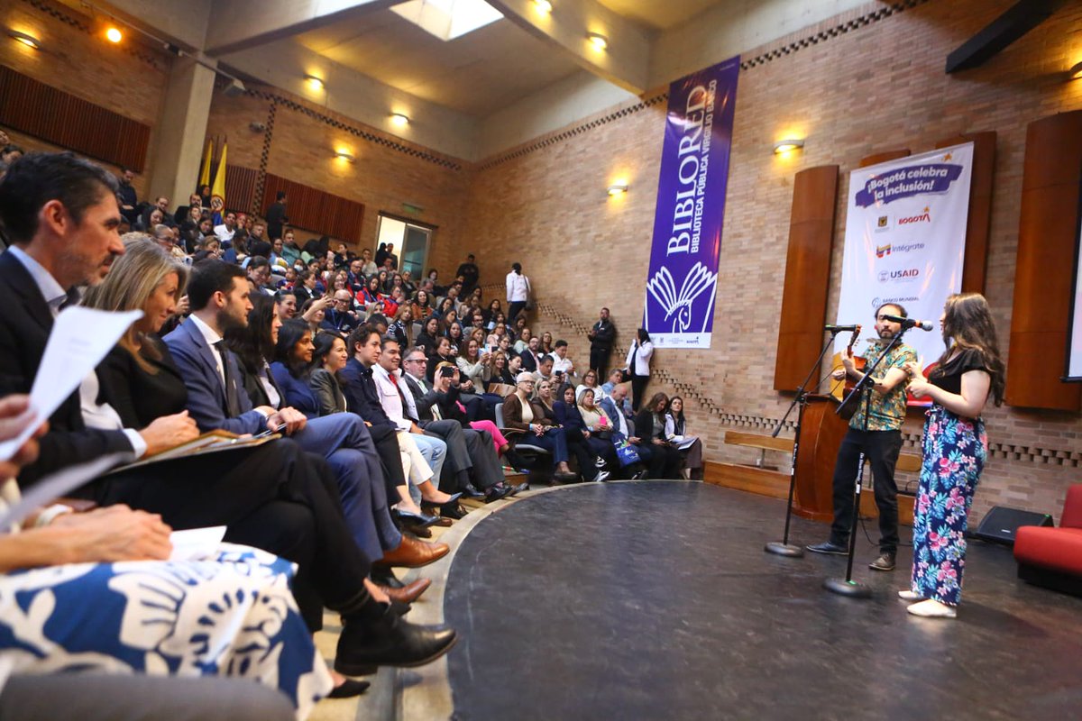 Hoy se presentó la 'Política Pública de Acogida, Inclusión y Desarrollo de los Nuevos Bogotanos', gracias al esfuerzo de todo el distrito y al apoyo de <a href="/USAID_Colombia/">USAID/Colombia</a>, <a href="/BancoMundialLAC/">Banco Mundial | América Latina y el Caribe</a>, <a href="/CanadayColombia/">Canadá en Colombia</a> y <a href="/giz_colombia/">GIZ Colombia</a>.

👏¡Bogotá referente en integración de Población Migrante!