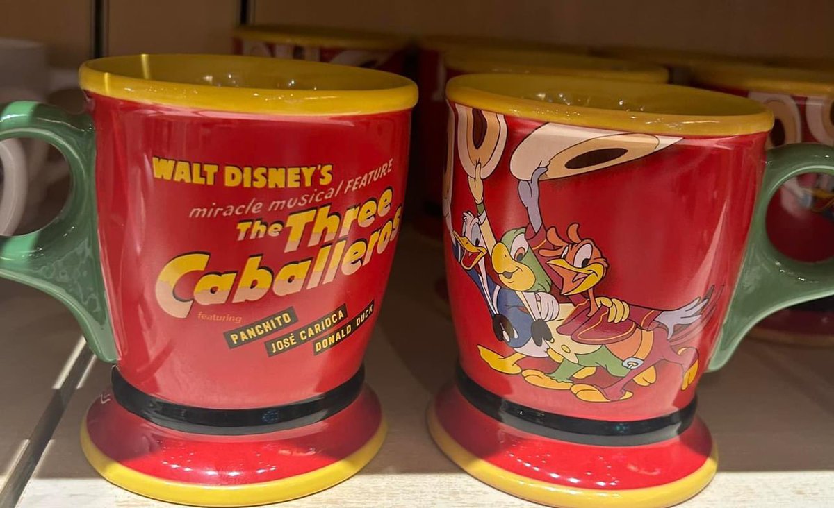 ShopMouseToGo's tweet image. I’m almost got everything from the Halloween party wrapped up, so I thought I’d start sharing some of the new stuff from my weekend shopping

The first stop is the mugs because it seemed to get a makeover with all of the new ones filling the shelves

Plz msg for ordering