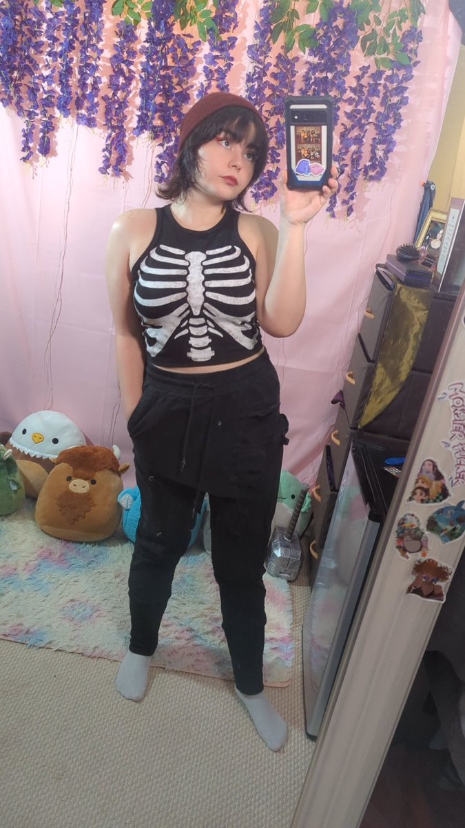 CroisantCosplay's tweet photo. On my elder emo shit today 🖤🥀

#elderemo #elderemos #emokid #notaphase #edgy #emostyle #nonbinary https://t.co/FoXMqQve7y