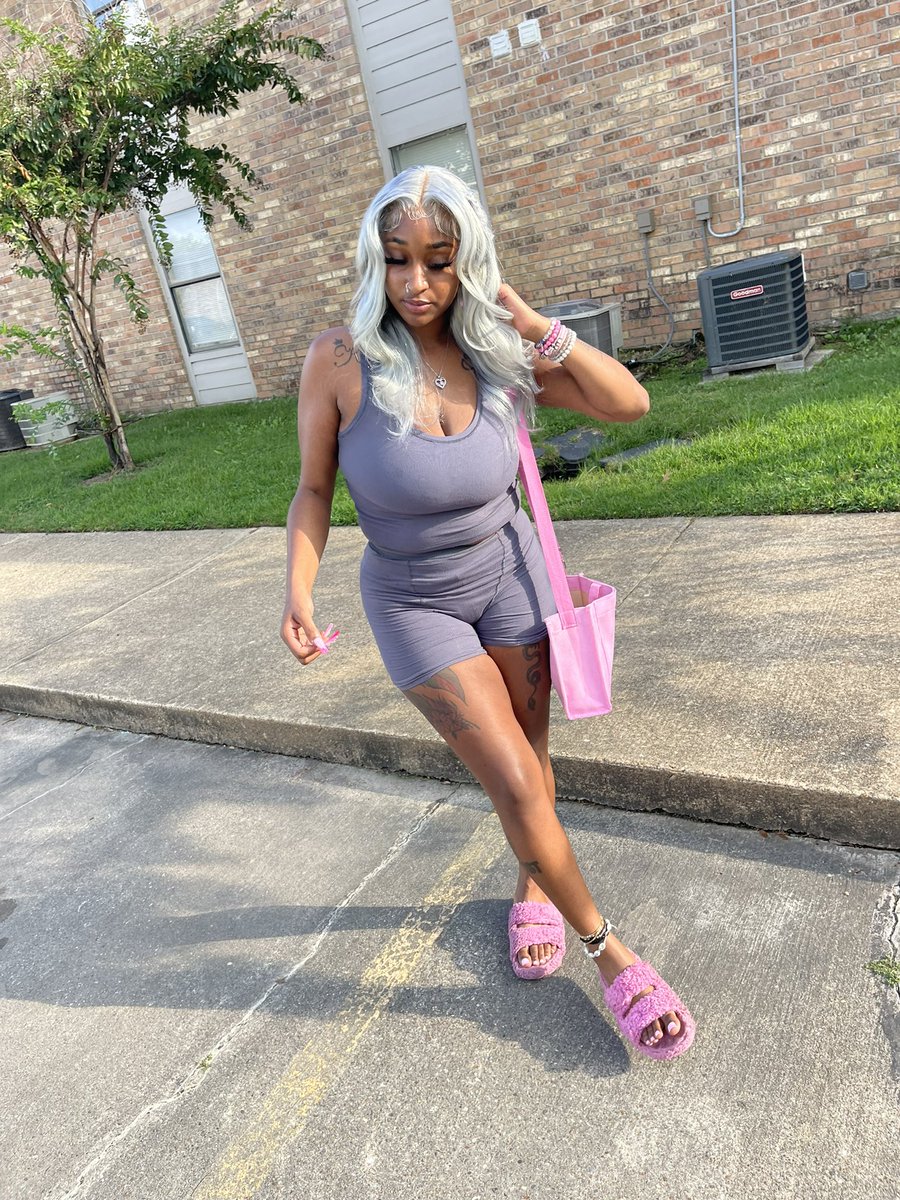 iBRATT_'s tweet photo. i can keep my cool, but tonight i’m wildin’ 🪩🎀 https://t.co/McXBQpYGMb