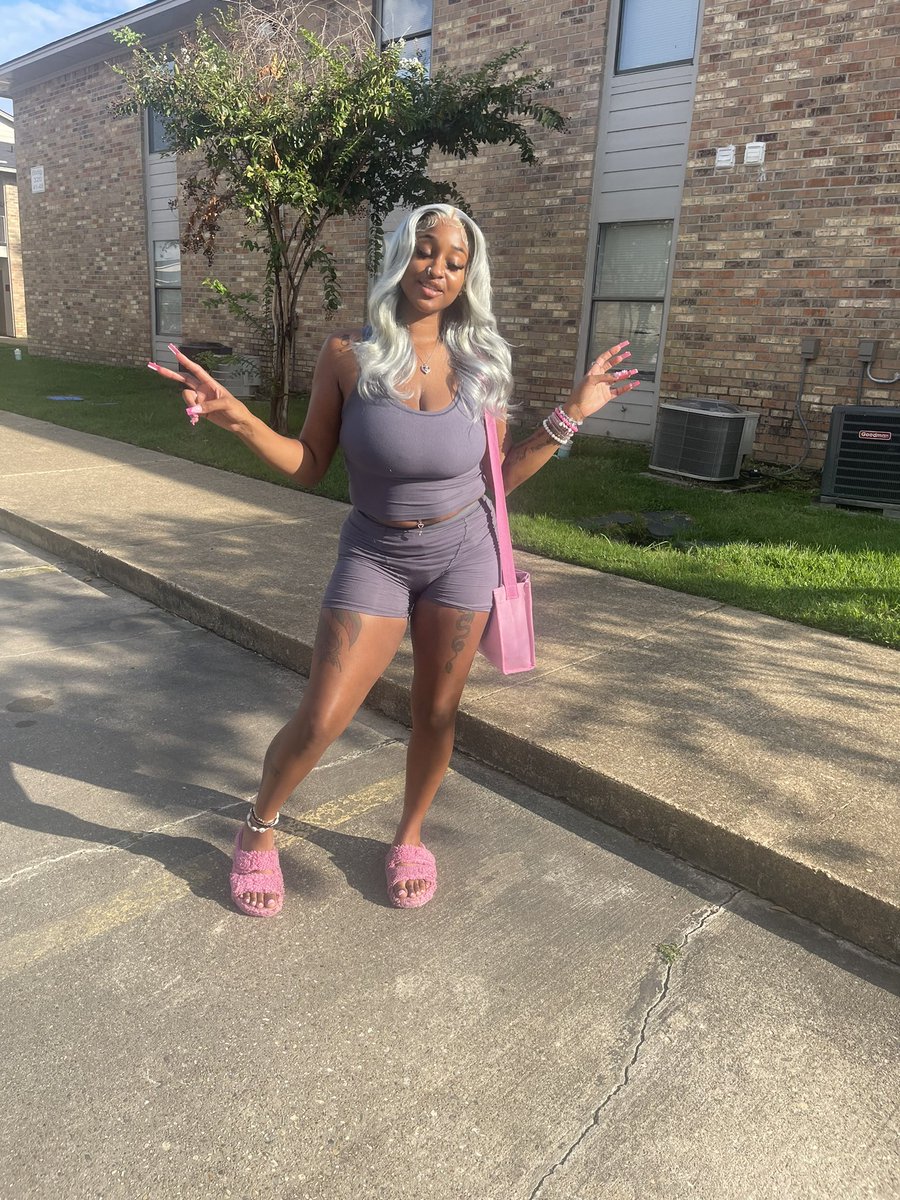 iBRATT_'s tweet photo. i can keep my cool, but tonight i’m wildin’ 🪩🎀 https://t.co/McXBQpYGMb