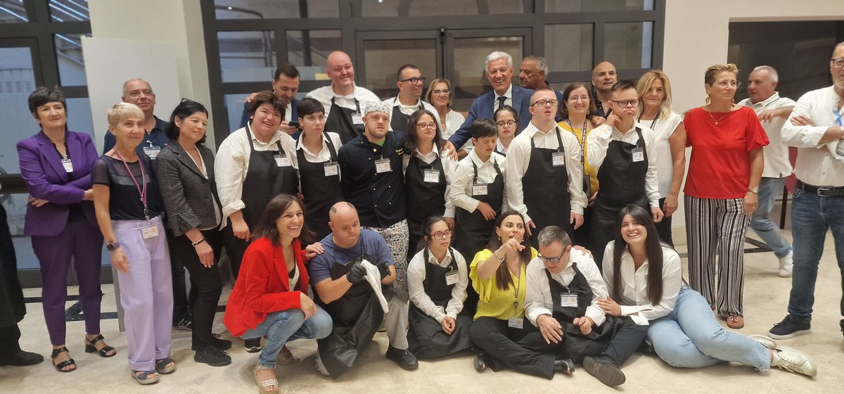 LocandaGirasoli's tweet photo. Grazie a tutti per aver reso speciale la visita di @intesasanpaolo! Una giornata di inclusione e apprendimento indimenticabile. #SpecialFood #Inclusione
Progetto sostenuto da @intesasanpaolo attraverso il Programma #Formula in collaborazione con @FondazioneCESVI. https://t.co/0zTZhAUd59