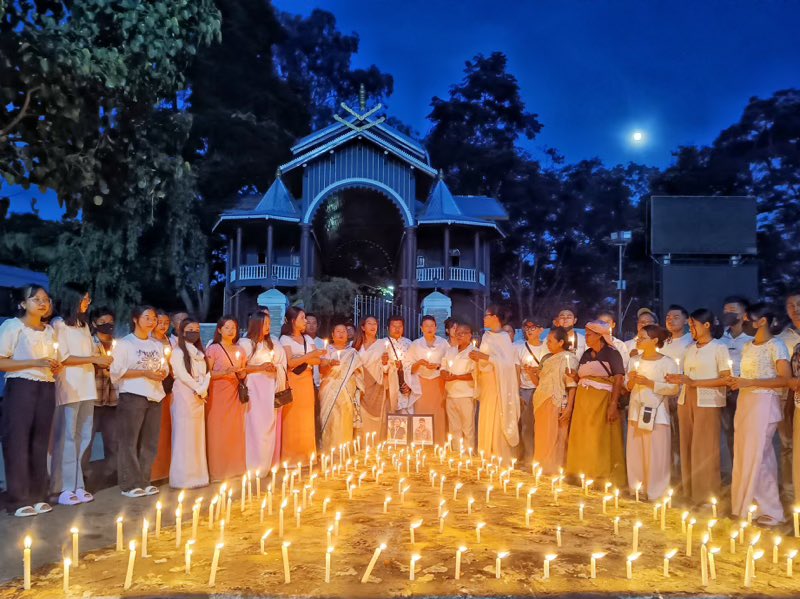 VictoriaHaorok's tweet photo. People across multiple cities came together today in 🕯️candlelight vigils to express their collective grief and anger at the war crimes against Linthoingambi and Hemanjit.
#Justice4LinthoiAndHemanjit #GenevaWithManipur #ManipurAgainstNarcoTerrorism https://t.co/2W3hQuqEAc
