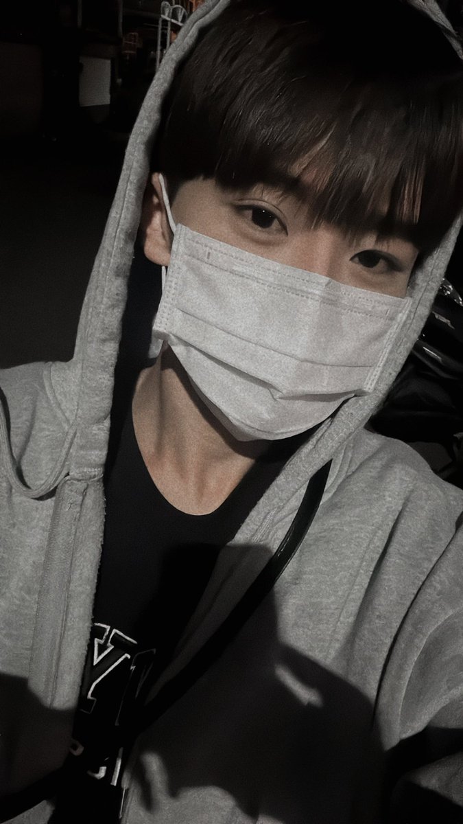 發正常照片是不是都沒人要看ಠ_ಠ
我都去發朋友圈好了