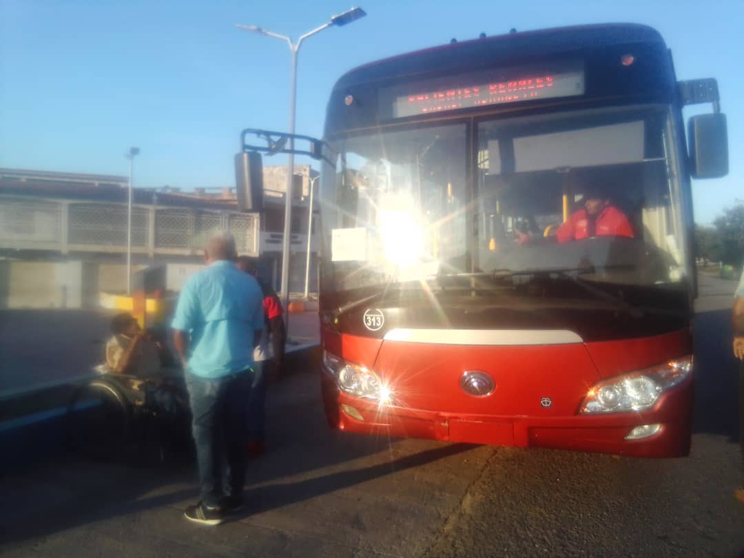 transbarcastm's tweet photo. #27Sep Esta semana #Transbarca sigue demostrando su compromiso con el sector salud, a través de la Ruta para pacientes renales y oncológicos, bajo un traslado seguro y gratuito desde los distintos municipios del estado Lara, hasta las unidades de diálisis en la ciudad... https://t.co/sqN3yrrfjr