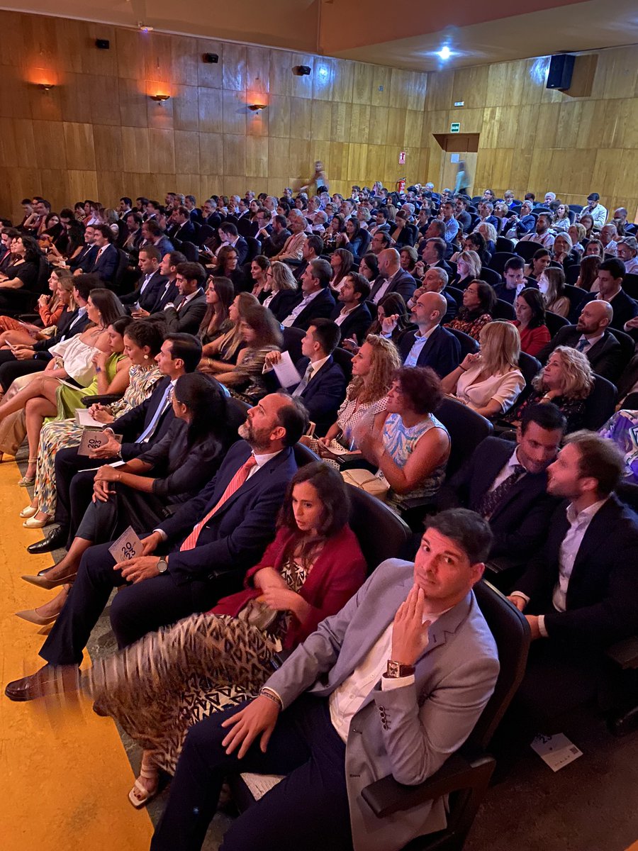 ETSEM_UPM's tweet photo. 👨‍🎓🧑‍🎓Hoy celebramos la Graduación de la VII Promoción de los estudiantes del Grado Inmobiliario #ASPRIMA - #UPM en acto conjunto con la Graduación de los estudiantes de la I Promoción de los alumnos del Bootcamp Financiero Inmobiliario
🙌 Nuestra más sincera  enhorabuena!! https://t.co/3G822PJyWc