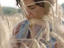 Lluita i supervivència. #OCorno de <a href="/JaioneCC/">Jaione Camborda Coll</a> dona veu a la sororitat que es crea entre unes dones que s’ajuden per poder fugir. Una veu singular que ha deixat avui al Kursaal una profunda empremta <a href="/sansebastianfes/">Donostia Zinemaldia - Festival de San Sebastián</a> #SSIFF71