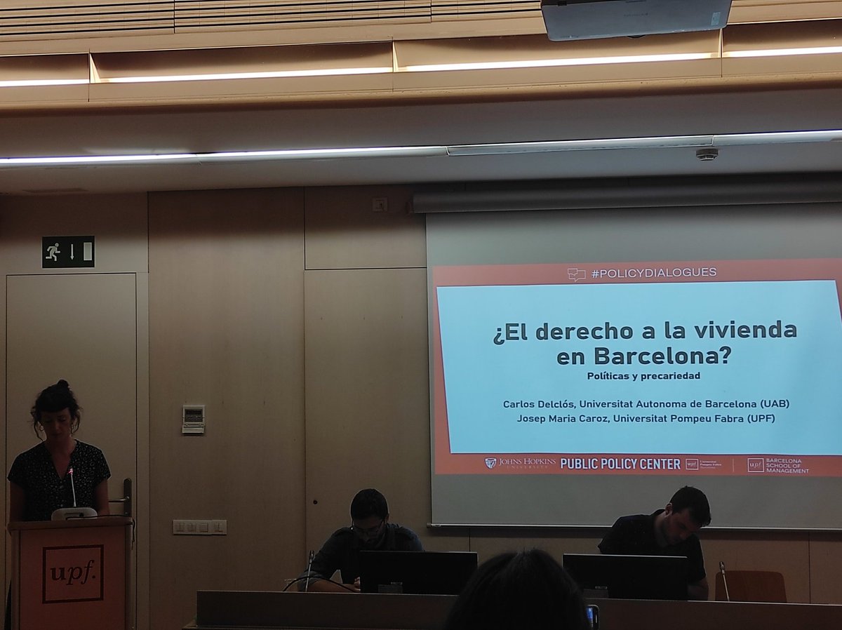 Hoy hemos estado en la sesión #PolicyDialogues de @pubpolcenter donde se ha expuesto un estudio acerca de uno de los debates centrales de la política pública actual:
🏡👩‍👦‍👦El derecho a la vivienda en Barcelona