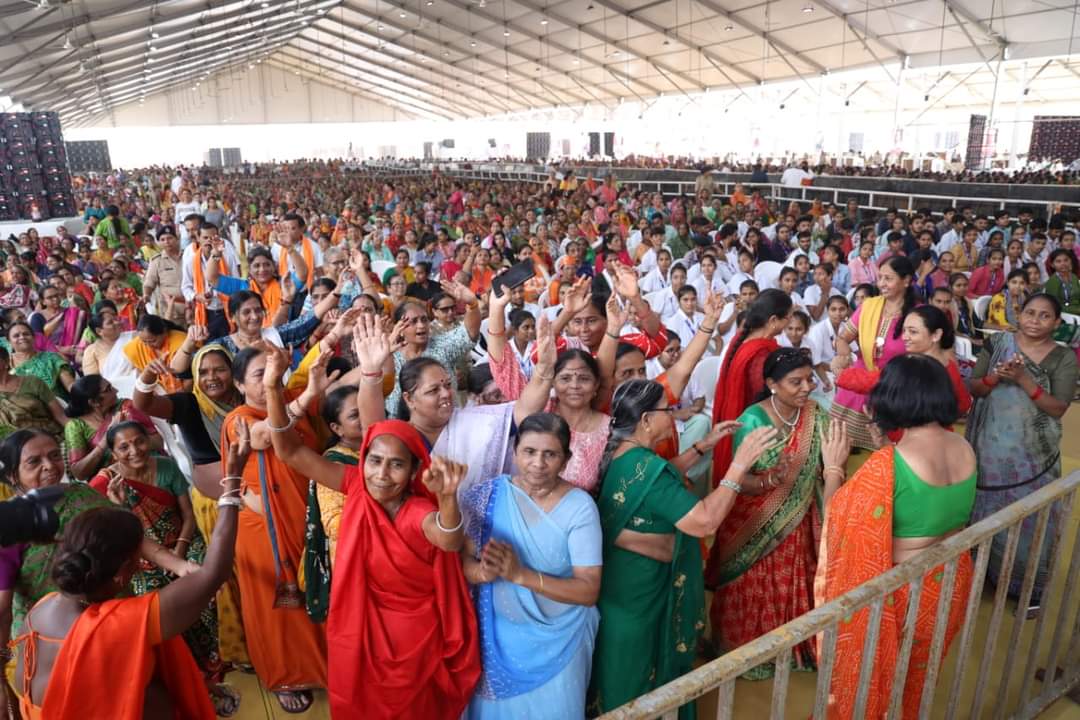 આ અવસરે મુખ્યમંત્રી શ્રી <a href="/Bhupendrapbjp/">Bhupendra Patel</a> જી, પ્રદેશ અધ્યક્ષ શ્રી <a href="/CRPaatil/">C R Paatil</a> જી સહિત હોદ્દેદારો, મંત્રીશ્રીઓ, ધારાસભ્યશ્રીઓ અને વિશાળ સંખ્યામાં નારીશક્તિ ઉપસ્થિત રહ્યાં.