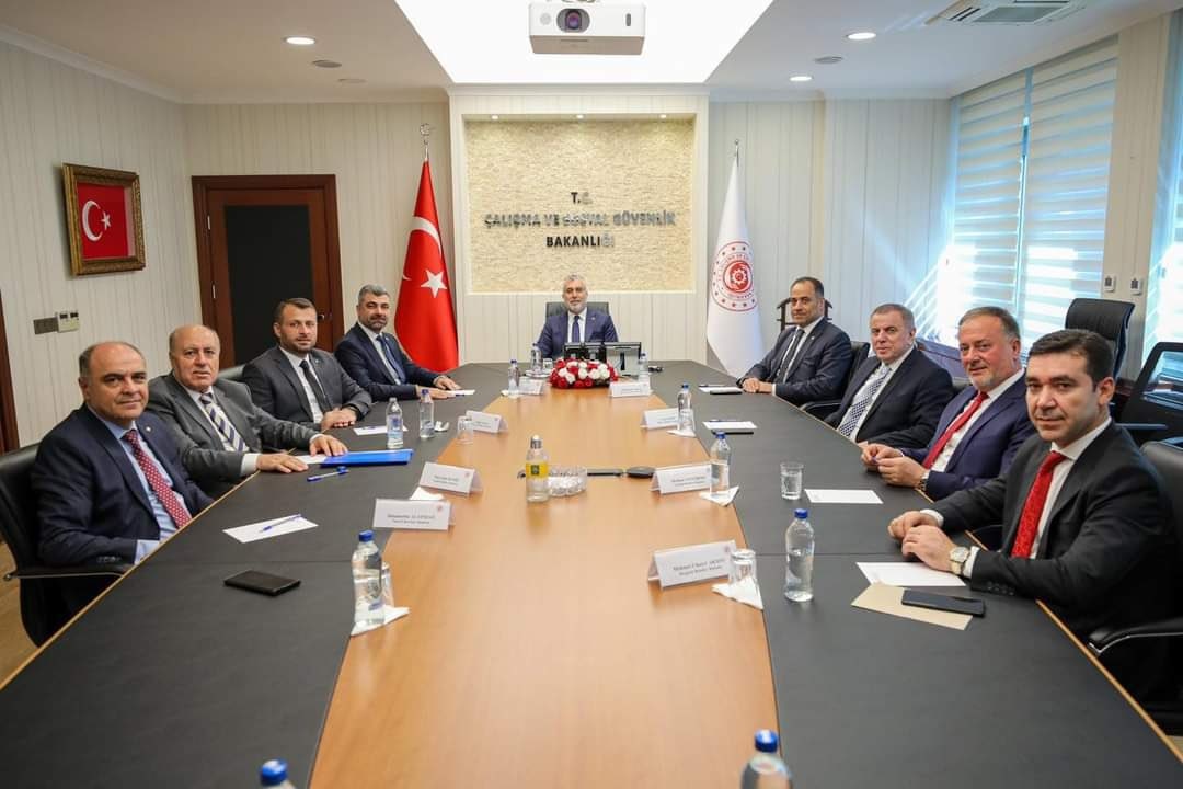 ✅Bize Gelen talepler doğrultusunda; Çalışma ve Sosyal Güvenlik Bakanımız Sn. Prof. Dr. Vedat Işıkhan ile yaptığımız görüşmede,   aşağıda belirttiğimiz taleplerimizi ilettik.
 
📍 Güvenlik Korucularımız hakkında.
 
✅ Güvenlik Korucularımızın özlük haklarının iyileştirilmesi,
✅