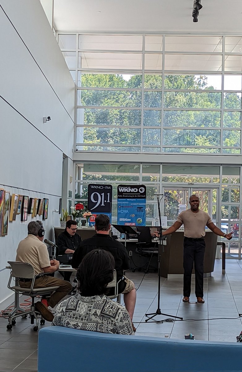 WKNOFM's tweet photo. Our lobby has never sounded better.
Tune in to 91.1 now for @operamemphis' #30daysofopera https://t.co/bDNnK3LxyJ