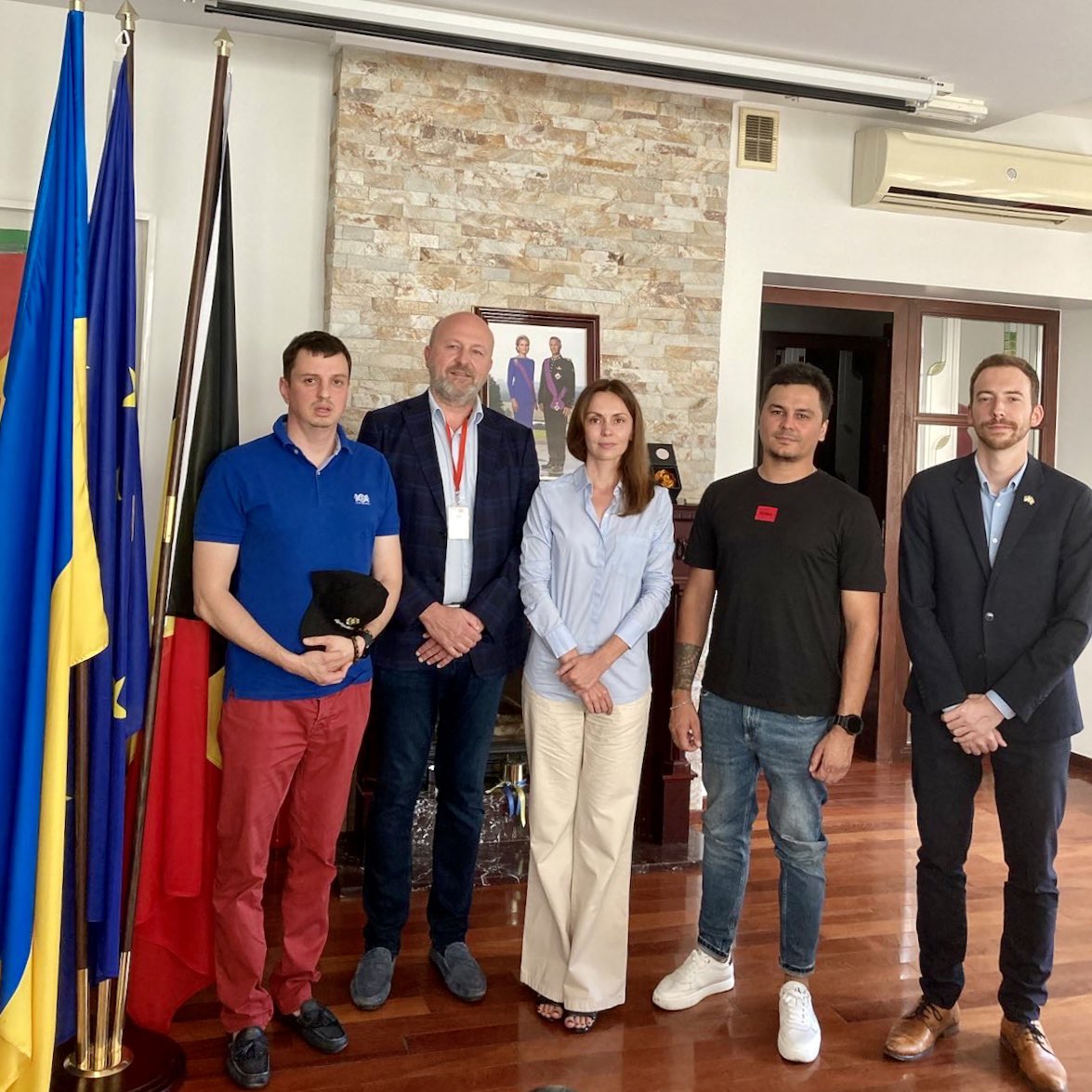 BelgiumUkraine's tweet photo. This week #Dobrobat management has presented 4 reconstruction sites run with the help of @BelgiumMFA funding.
🇧🇪Deputy Head,Mr. Develter, has visited #Chernihiv🇺🇦today to see one of them, a kindergarten shelter of approx. 1200 m2 with 800👨👩👧👧 capacity to be finished this October https://t.co/bD33wOFzyU