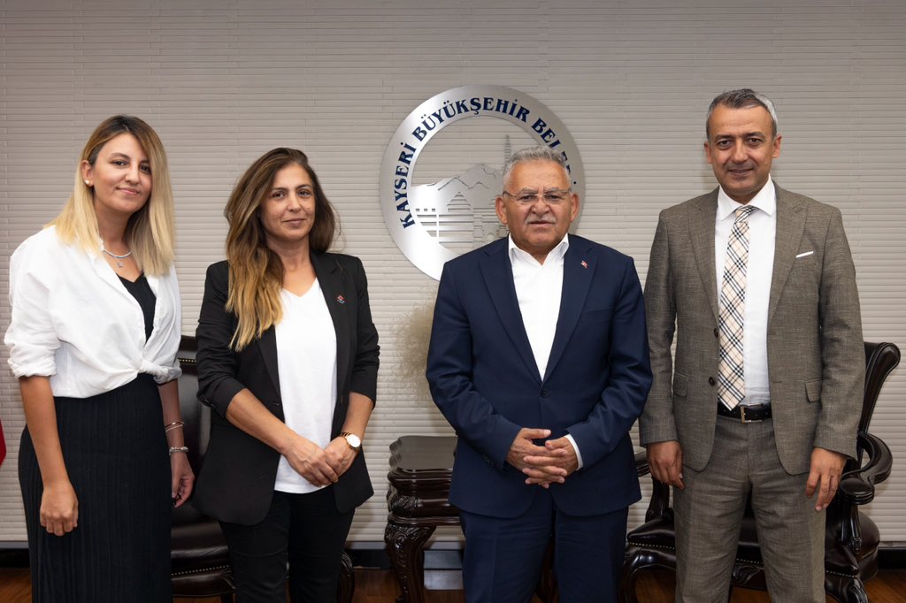 Bahçeşehir Koleji olarak Büyükşehir Belediye Başkanı Sn Dr. Memduh Büyükkılıç'ı makamında ziyaret ettik. Sn Başkanımızı "Kariyer Günleri" için okulumuza davet ettik. Davetimize geleceğinin sözünü aldık. Eğitime katkılarından dolayı Sn Başkanımıza teşekkür ederiz.<a href="/baskanmemduhbyk/">Dr. Memduh Büyükkılıç</a>
