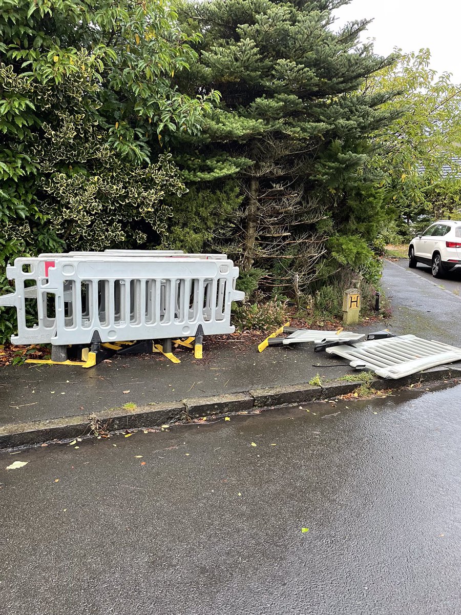 MichaelSmiith's tweet photo. Hi @SGNgas your barriers have been abandoned in Branziert Road G63 9RG for 2 months now. They are blocking the pavement, can they please be collected ? https://t.co/CSYIHLeOnN