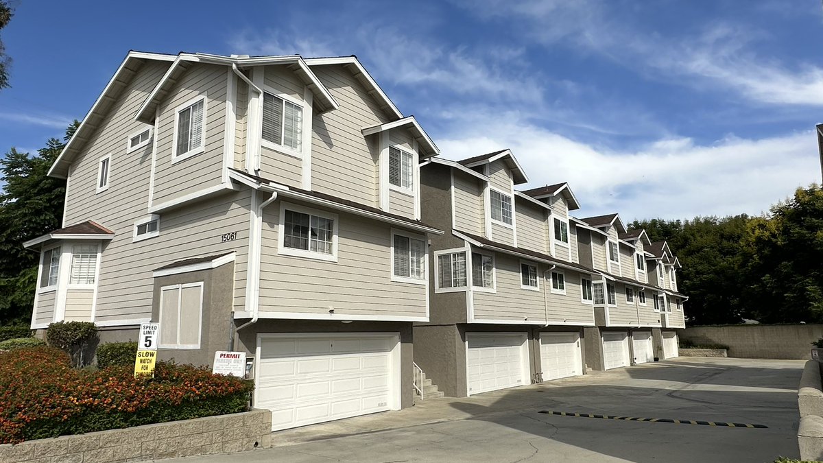 pilotpainting's tweet photo. 🚨Transformation alert!🚨Our hardworking team has successfully completed a full exterior repaint on 35 gorgeous units at Mulberry HOA in Whittier! 🏡💪✨ It was an absolute pleasure working on this project, and we couldn't be happier with the results! 📸✨ #pilotpainting https://t.co/5Z4VAndtlE