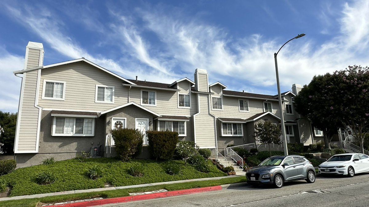 pilotpainting's tweet photo. 🚨Transformation alert!🚨Our hardworking team has successfully completed a full exterior repaint on 35 gorgeous units at Mulberry HOA in Whittier! 🏡💪✨ It was an absolute pleasure working on this project, and we couldn't be happier with the results! 📸✨ #pilotpainting https://t.co/5Z4VAndtlE