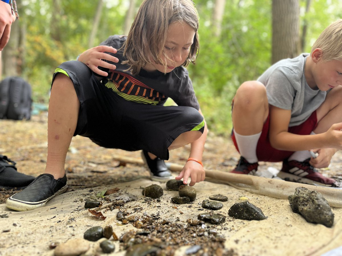 hilliardtharp's tweet photo. Huge shout out to @DavidsonHS students helping our students w SQM &amp;collecting data for @ohiodnr🦞 &amp; @franklinswcd for providing an impactful lesson! @HilliardSchools https://t.co/UQKchgll4O