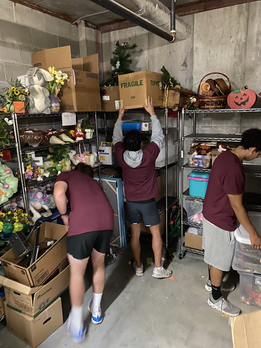Mside_Baseball's tweet photo. Our guys participated in the annual Morningside Into the Streets this morning!
Here are some 📸 from our guys giving back to the Sioux City community. #MSideIntoTheStreets (1/3) https://t.co/RYcrJW94Ac