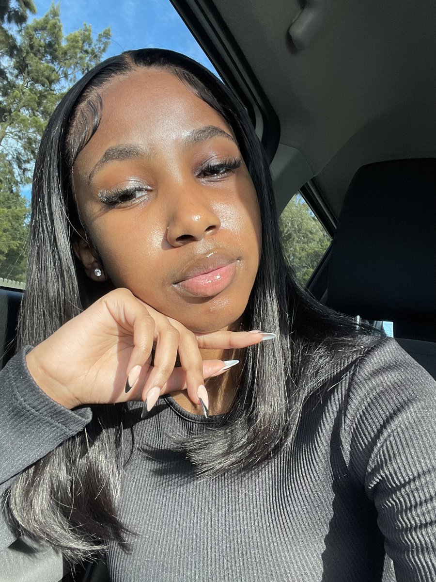 lelangcobo's tweet photo. a 19 year old⭐️💋 https://t.co/DGHgJAoK46