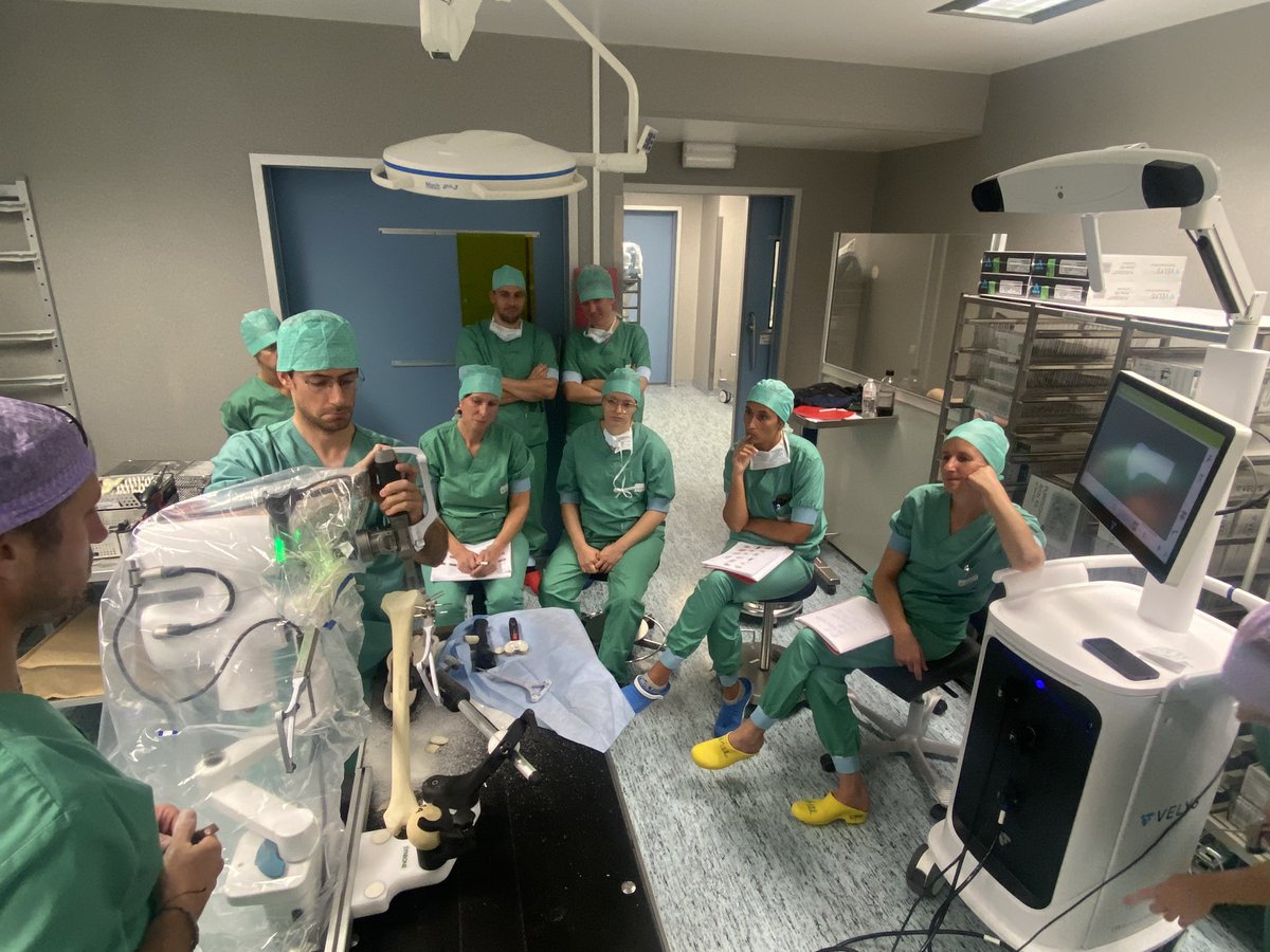 DrPJVDK's tweet photo. Teaching sessions #Velys
2 weeks to go !
@DePuySynthes
#kneerobotics https://t.co/JbiIh1kdEg