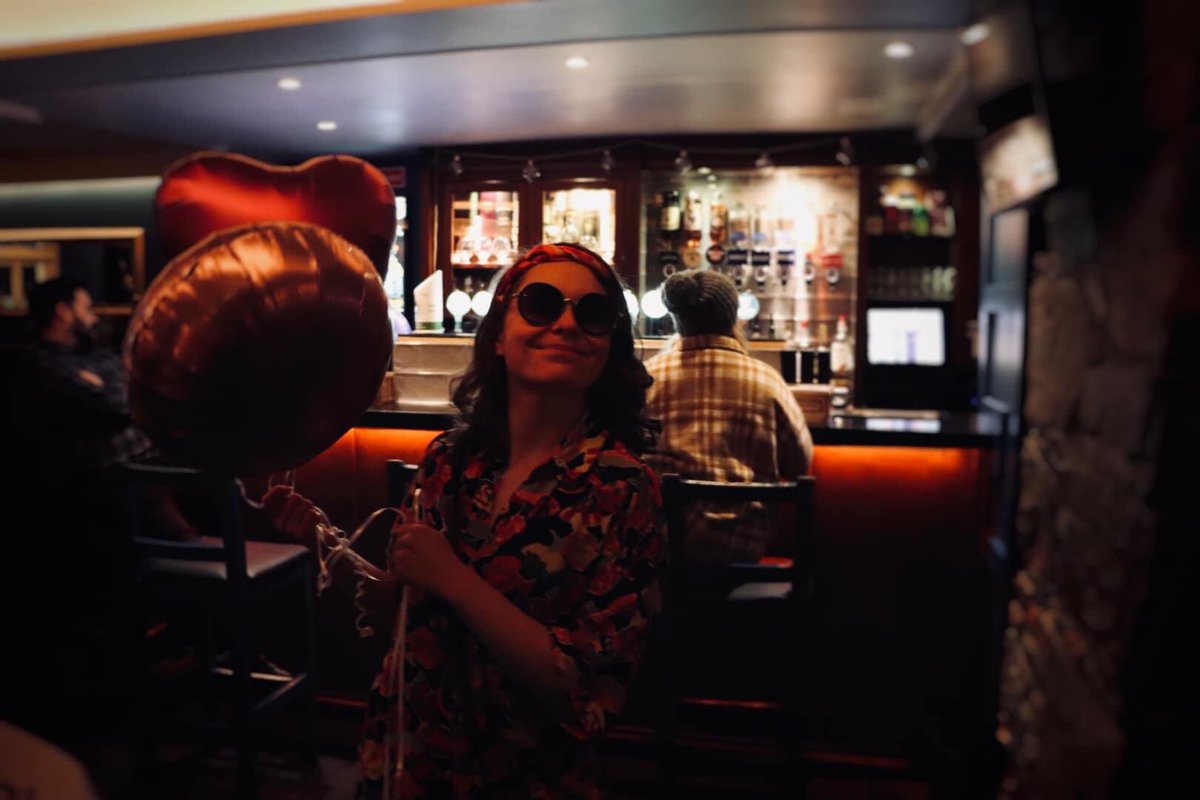 noodle_bard's tweet photo. If we haven’t met, hi! My name’s Emily, I’m a writer/performer/theatremaker based in Galway. I’m currently working on “probably the first time loop comedy about grief set in the West of Ireland”, supported by the Arts Council Agility Award. This is a picture of me: https://t.co/ZVa1g6p3hV
