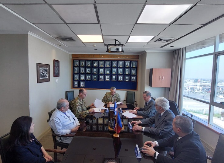 HosMilSantiago's tweet image. ✅HMS Y UNAB FIRMAN CONVENIO DE COLABORACIÓN ACADÉMICA💪

📌Con este renovado #conveniodecolaboracion se consolidó la alianza entre la #facultaddemedicina de la @uandresbello y el @HosMilSantiago (HMS) 👏👏👏

📢 LEE LA NOTA COMPLETA AQUÍ 👉 bit.ly/3PrnrRC