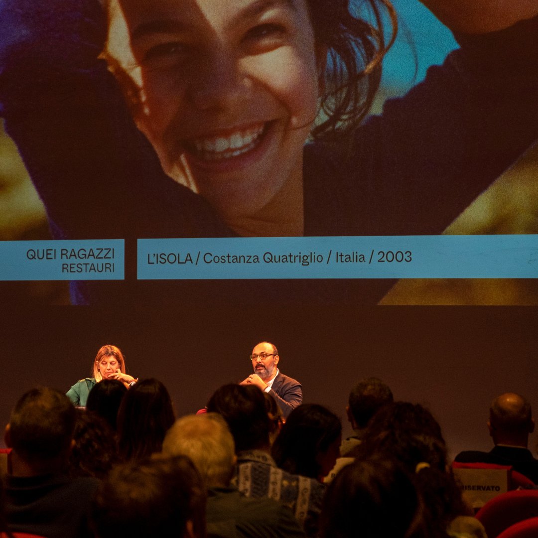 ScuolaVolonte's tweet photo. "Catene' in programma ad @Alicenellacitt 
Diretto da cinque giovani registi diplomati presso la Scuola Volonté con la produzione esecutiva di @disparte_  il film sarà presentato in anteprima assoluta durante la 21° edizione della sezione autonoma della Festa del Cinema di Roma. https://t.co/PVS3QsJsDr