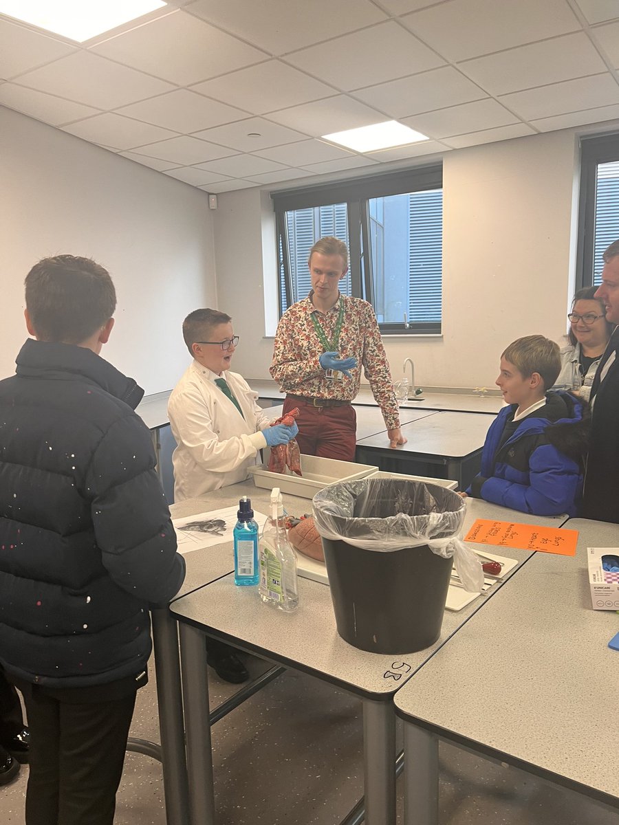 Team science slaying as always at the 2023 open evening !!! Science is magic that is real!!🪄✨🥼🧬🧪👩🏻‍🔬🧫🔭 <a href="/TeamScienceNUSA/">TeamScience@NUSA</a>