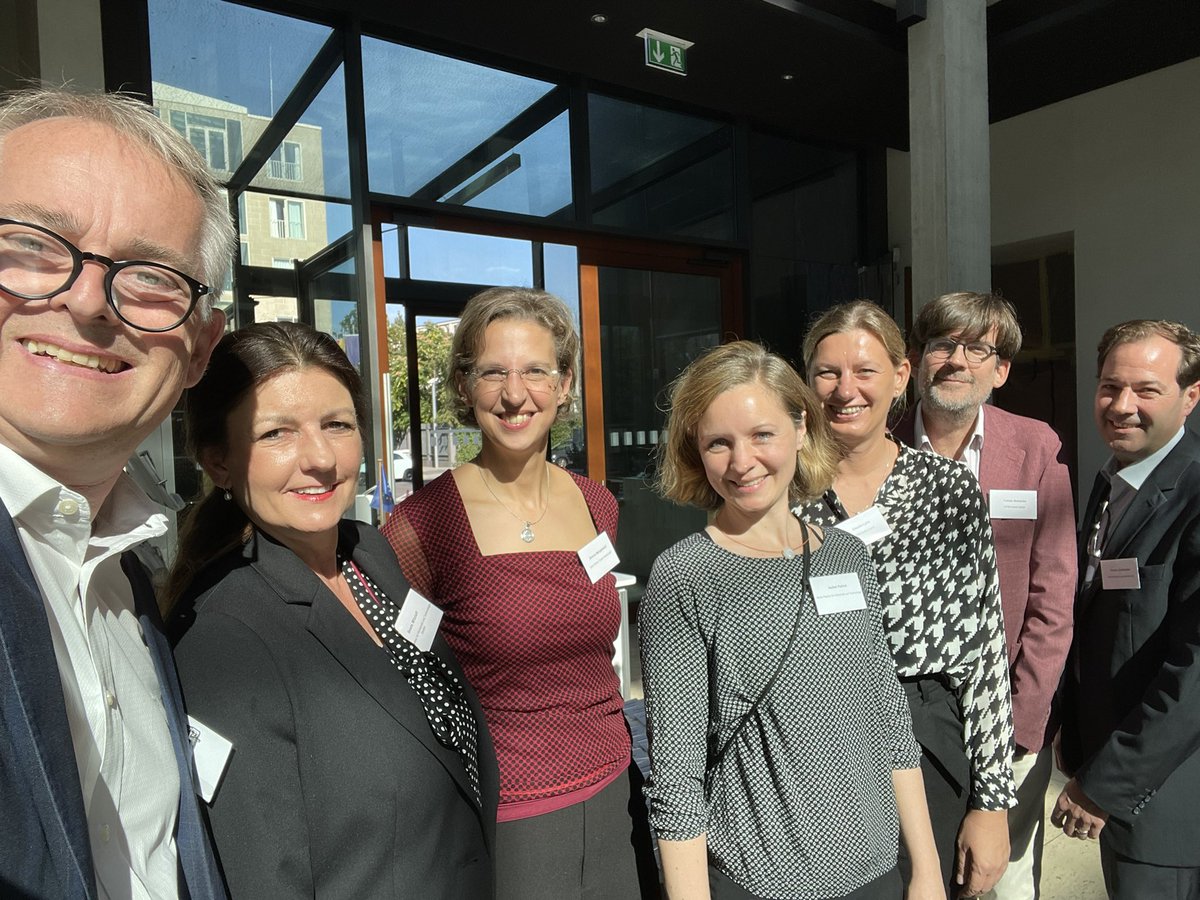 Dr. Kai Bindseil (@bindseildr) on Twitter photo Heute fand die <a href="/HealthCapitalBB/">HealthCapital Berlin-Brandenburg</a> Clusterkonferenz statt. Großartige Beiträge von <a href="/ChariteBerlin/">Charité - Universitätsmedizin Berlin</a> <a href="/Vivantes/">Vivantes Netzwerk für Gesundheit GmbH</a> <a href="/Data4Life_D4L/">Data4Life</a> und vielen anderen zeigen: Die Herausforderungen der Gesundheitswirtschaft lösen wir nur wenn wir klassische Hierarchien und Rollen auflösen. Heute fand die <a href="/HealthCapitalBB/">HealthCapital Berlin-Brandenburg</a> Clusterkonferenz statt. Großartige Beiträge von <a href="/ChariteBerlin/">Charité - Universitätsmedizin Berlin</a> <a href="/Vivantes/">Vivantes Netzwerk für Gesundheit GmbH</a> <a href="/Data4Life_D4L/">Data4Life</a> und vielen anderen zeigen: Die Herausforderungen der Gesundheitswirtschaft lösen wir nur wenn wir klassische Hierarchien und Rollen auflösen.