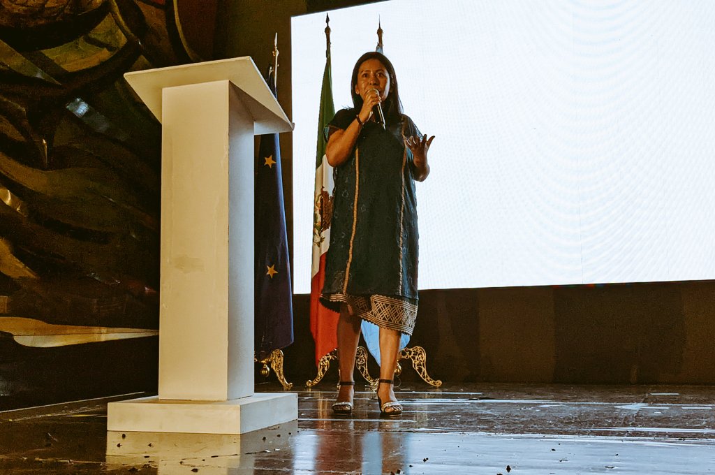 "Se necesita invertir mucho más en nosotras las mujeres para que podamos ser libres y felices, para que podamos ser autónoma, independientes y que no sigan subiendo los índices de feminicidio". Nadia Maciel Paulino, defensora de #Guerrero