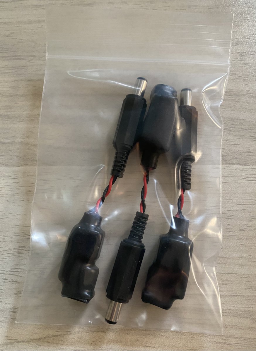 ZePeLi_NYF_bass's tweet photo. HUMPBACK ENGINEERING
"DC Filter"

以前コンデンサー(黒)をベースに装備して今回はこちらを。
音の解像度が上がってコシのあるローがクリアに聴こえるようになった印象を受けました。最高です。

【比較動画】
右→DC Filterなし
左→DC Filterあり

#humpbackengineering https://t.co/Q02F35YNjB
