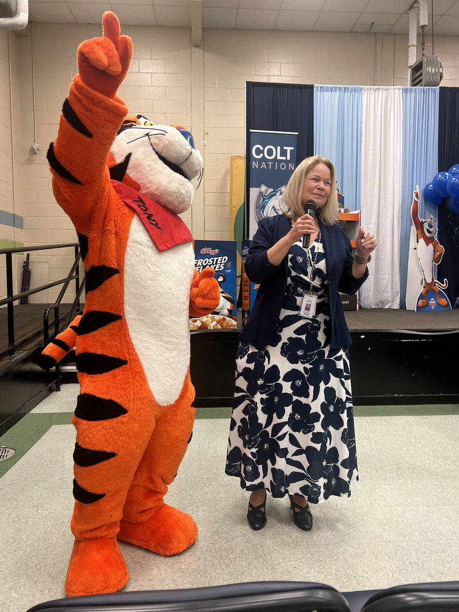 talleymama's tweet photo. It was a great celebration 🎉 today at @JeanRibaultMS as two of our community partners @WinnDixie and @KelloggsUS presented the athletic program with a check💰that will support many of our sports 🏈🏐🥅🏀🎽⚾️🏊🏻‍♀️🥎programs at the school @DuvalSchools https://t.co/5qaIvdT9iK