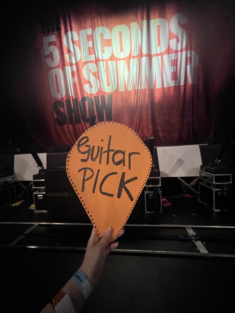 ghostofsandra's tweet photo. MANIFESTING A GUITAR PICK 🤞🏼 https://t.co/EBzNWMqnP9
