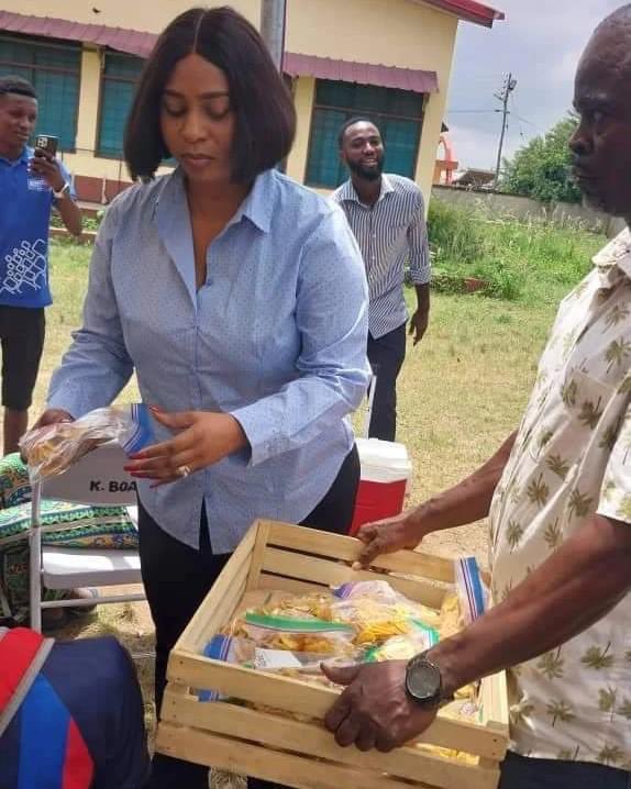 Efiaodo1's tweet image. From fan yogurt to plantain chips, Adwoa Safo has no shame!